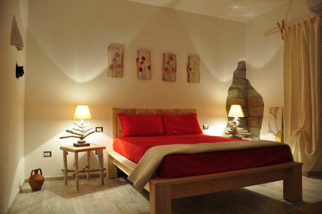 B&B Les Chambres Rooms & Suite Santa Teresa Gallura Kültér fotó